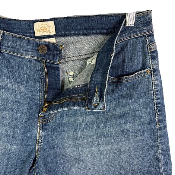 LEVIS 515 Short Jean Shorts Womens Size 12 - Picture 3 of 11